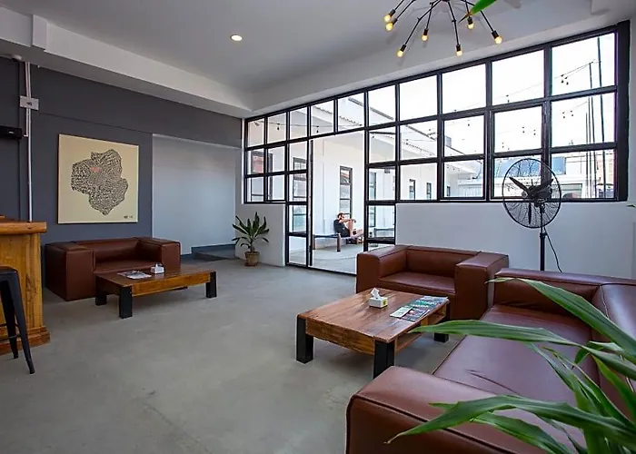 Yakety Yak Hostel *