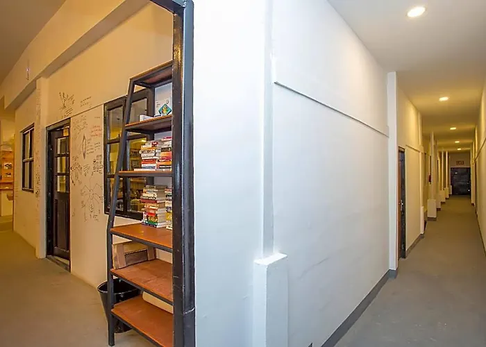 Yakety Yak Hostel *