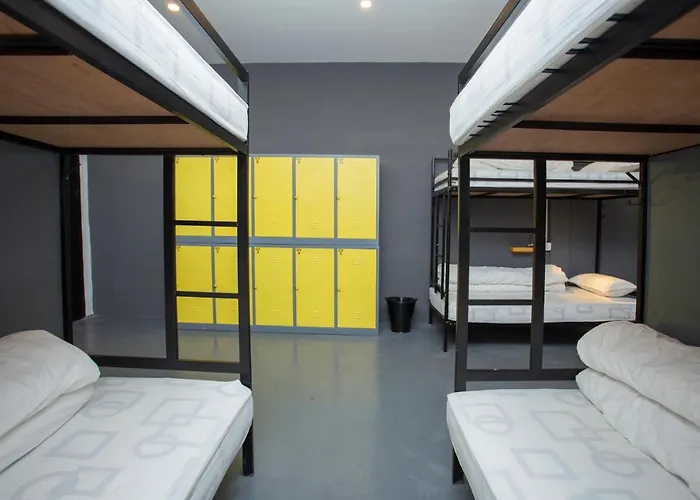 Yakety Yak Hostel *